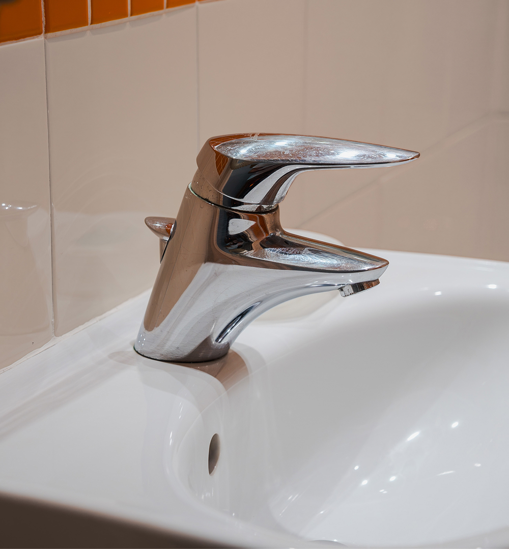 dettaglio lavandino bagno camera singola hotel bologna