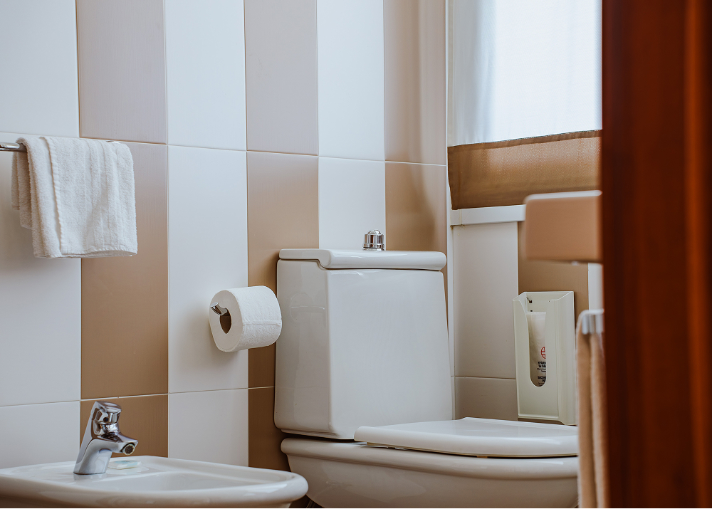 vista bagno con wc e bidet camera tripla hotel bologna