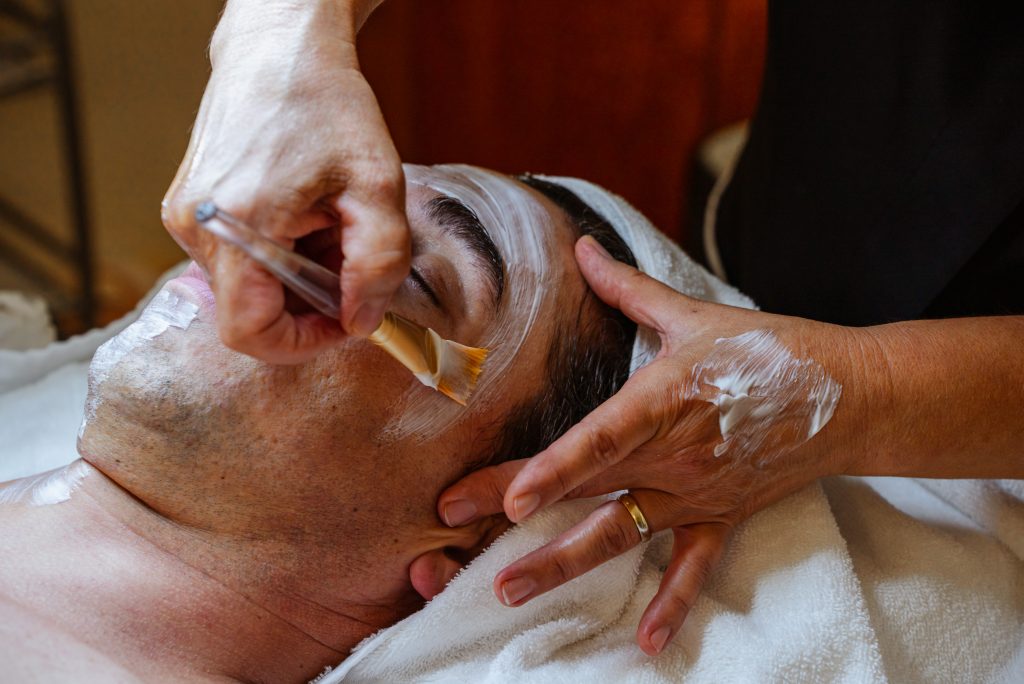 maschera viso trattamento di bellezza uomo